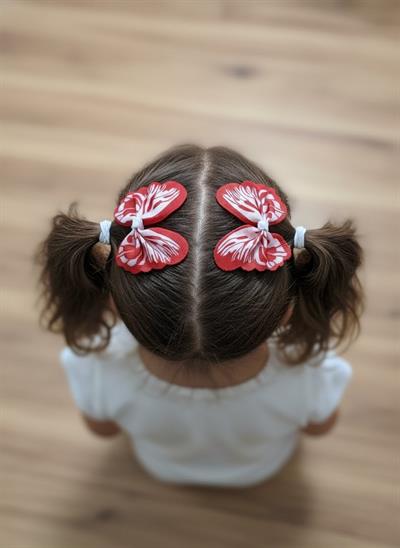 Kadın ve Çocuk Kırmızı Beyaz Kanat Desenli Kelebek 2li Yan Toka Seti El Yapımı