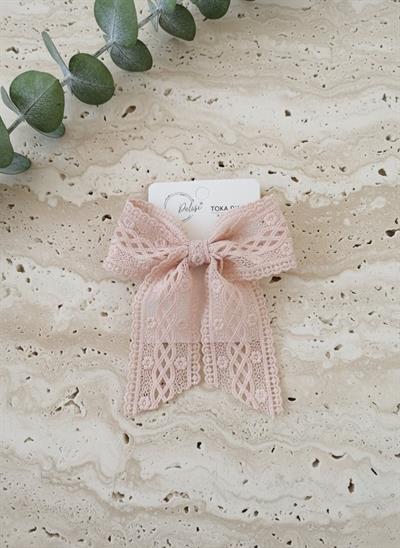 Kadın Pudra Pembe Geometrik Desenli Dantel İşlemeli Kuyruklu Fiyonk Toka El Yapımı