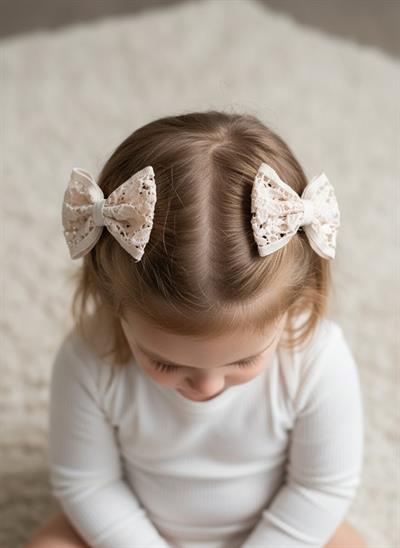 Bebeklere Özel Ekru Çiçek Motifli Güpür Dantel 2li Mini Yan Toka Seti El Yapımı