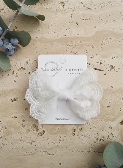 Kadın Ekru Fisto Nakışlı ve Delikli İşlemeli Minimalist Yan Toka El Yapımı