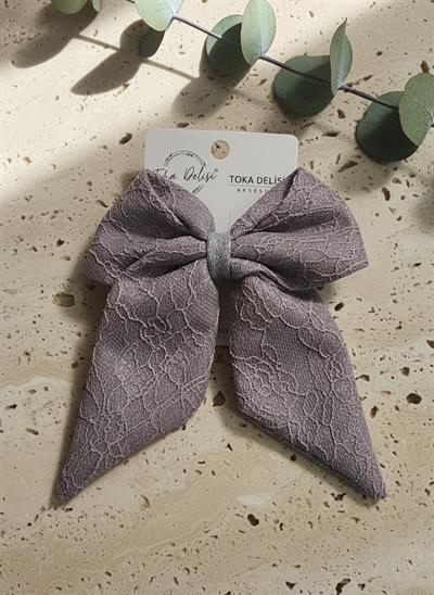 Kadın Gül Kurusu Dantel Nakışlı ve Gümüş Sim Detaylı Kuyruklu Fiyonk Toka El Yapımı