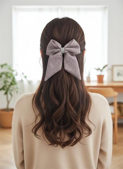 Kadın Gül Kurusu Dantel Nakışlı ve Gümüş Sim Detaylı Kuyruklu Fiyonk Toka El Yapımı