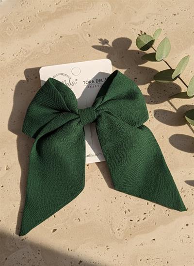 Kadın Zümrüt Yeşili Mat Dokulu Dökümlü Kuyruklu Fiyonk Toka El Yapımı