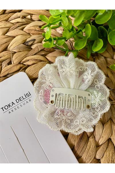 Saçsız Bebek Tokası, Sevimli Ekru Tül Ve Şeker Pembe Keçe Detaylı Çiçek Figürlü Saçsız Bebek Tokası