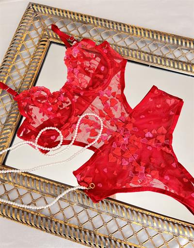 Kalpli İşlemeli Kırmızı Bodysuit