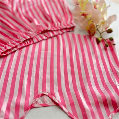 Saten Şortlu Çizgili Pembe Pijama Takımı
