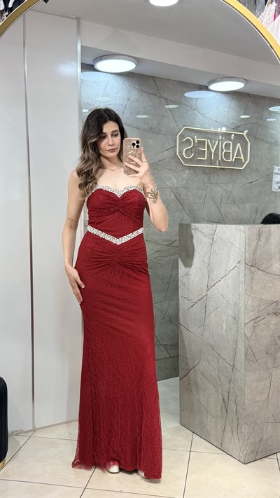 GÖGSÜ VE BELİ TAŞLI BALIK DANTEL ELBİSE