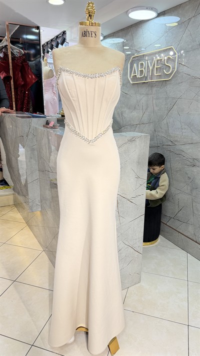 KORSELİ YAKA VE BELİ TAŞLI KREP