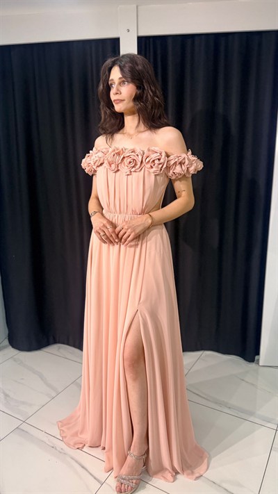 MADONNA YAKA GÜL DETAYLI KLOŞ ABİYE