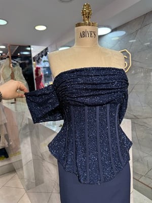 ÜSTÜ KESME BONCUKLU ETEĞİ KREP DÜŞÜK KOL