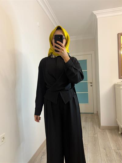 Yırtmaçlı Gömlekli Takım
