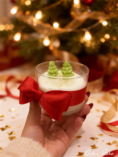 Yılbaşı Dekorlu, Çam Ağaçlı, Fiyonlu Soya Mumu, 1 Adet