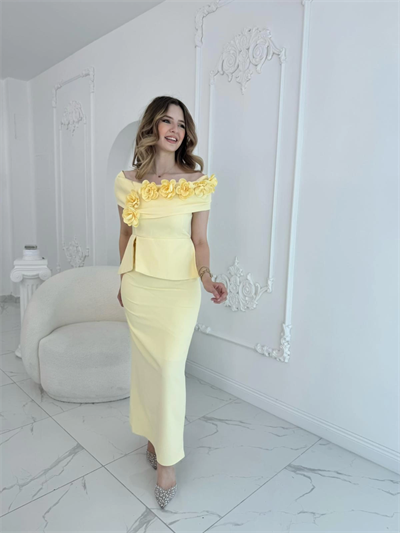 3D Çiçek Detaylı Madonna Yaka Tam Boy Sarı Abiye Elbise