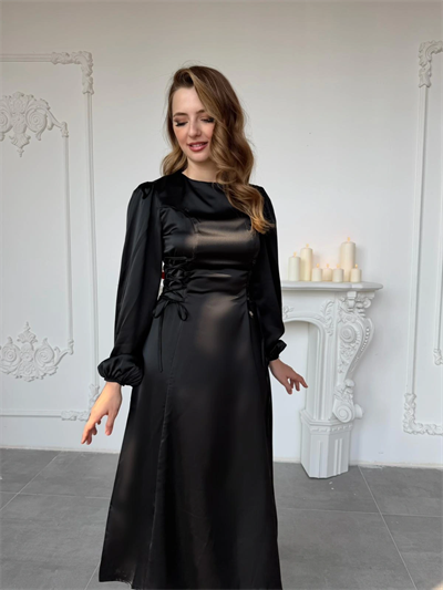 Bel Bağcık Detaylı Siyah Saten Elbise