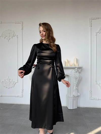 Bel Bağcık Detaylı Siyah Saten Elbise