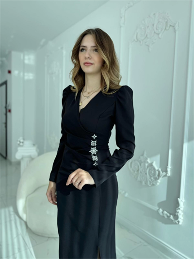 Bel Taş Detaylı Modern Tasarım Atlas Siyah Elbise