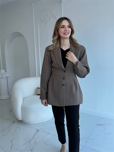 Belden oturtmalılı düğmeli vizon ceket