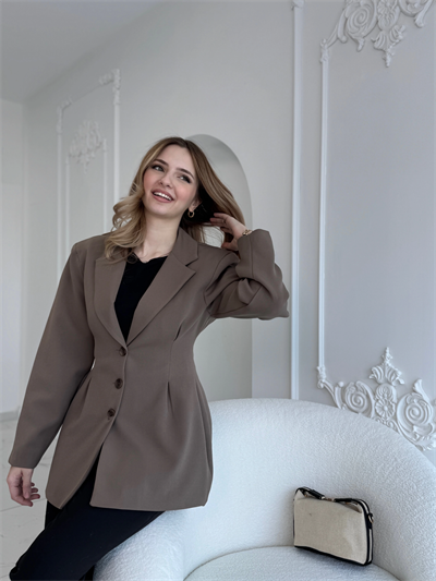 Belden oturtmalılı düğmeli vizon ceket