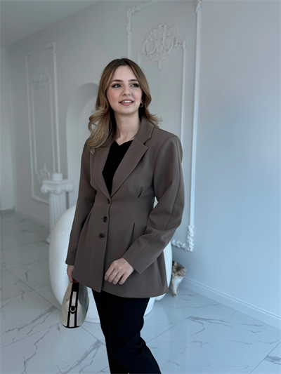 Belden oturtmalılı düğmeli vizon ceket