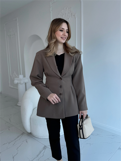 Belden oturtmalılı düğmeli vizon ceket