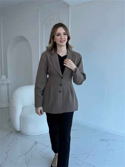 Belden oturtmalılı düğmeli vizon ceket