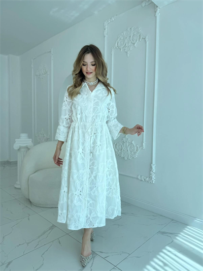Beyaz Bel Çevresi Bağcıklı Brode Elbise
