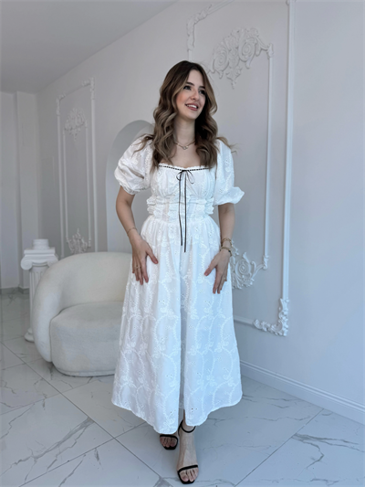 Beyaz Dantel Detaylı Brode Elbise