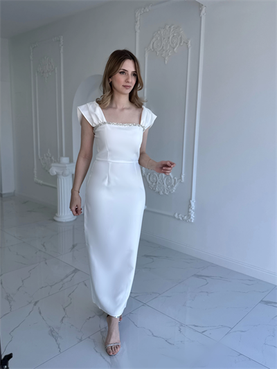Beyaz Maxi boy yaka taş detaylı uzun elbise