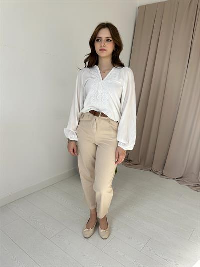 Beyaz dantel detaylı bluz