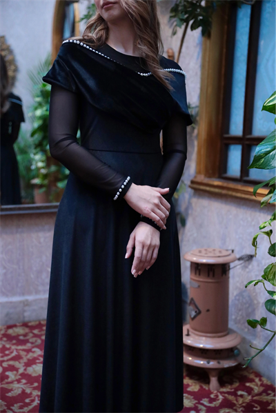 Drape Omuz Tül Kollu İnci İşlemeli Siyah Kadife Elbise