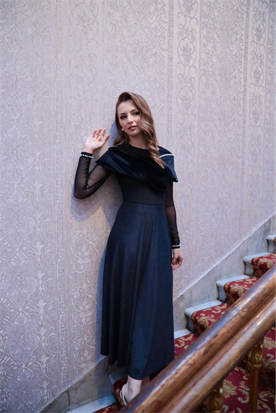 Drape Omuz Tül Kollu İnci İşlemeli Siyah Kadife Elbise