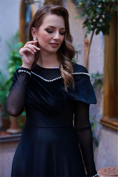 Drape Omuz Tül Kollu İnci İşlemeli Siyah Kadife Elbise