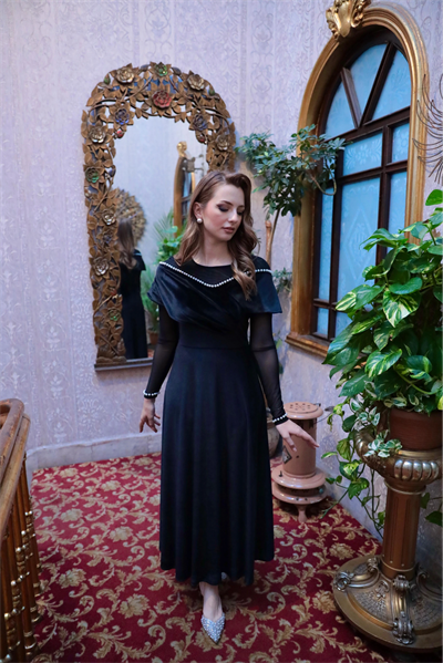 Drape Omuz Tül Kollu İnci İşlemeli Siyah Kadife Elbise