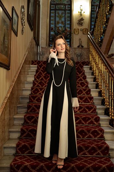 Eteği Siyah-Beyaz Geçişli Şifon Kol Detaylı Atlas Siyah Elbise