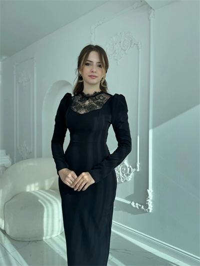 Feminen Dantel Detaylı Uzun Kollu Siyah Elbise
