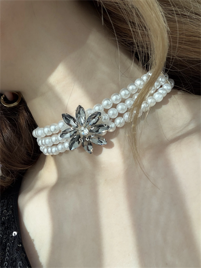 Füme Çiçek Taş Detaylı İnci Choker
