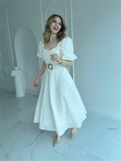 Göğüs Detaylı ve Kemerli Fisto Ekru Elbise