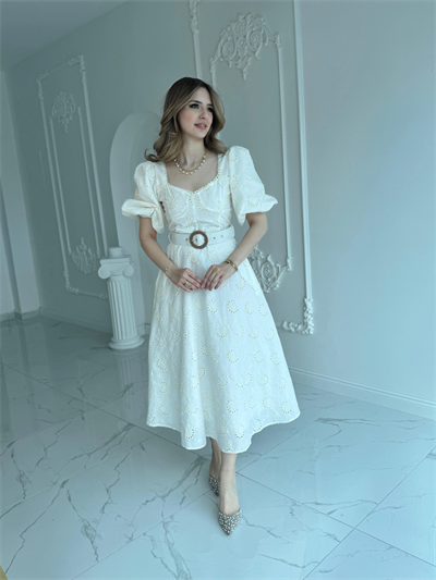 Göğüs Detaylı ve Kemerli Fisto Ekru Elbise