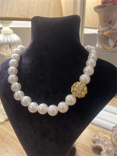 Gold detay inci kolye