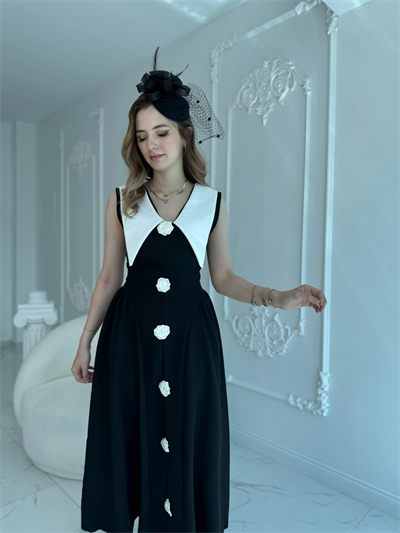 Gül Detaylı Atlas SiyahElbise