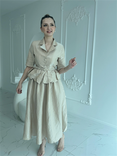 İnce Kemerli Fırfırlı Ceket ve Etek Bej Takım