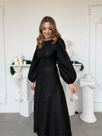 Işıltılı Özel Kumaş Kemerli Etek Ucu Dantelli Siyah Elbise