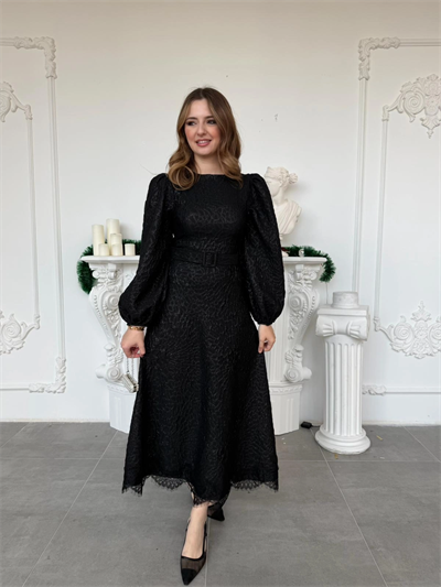 Işıltılı Özel Kumaş Kemerli Etek Ucu Dantelli Siyah Elbise