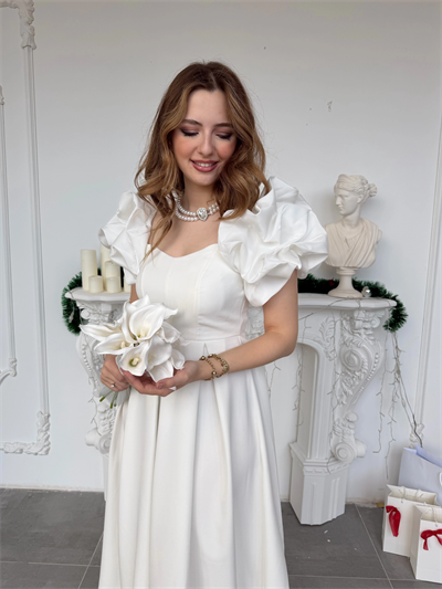 Kalp Yaka Pileli Etek Beyaz Prenses Kesim Abiye Elbise