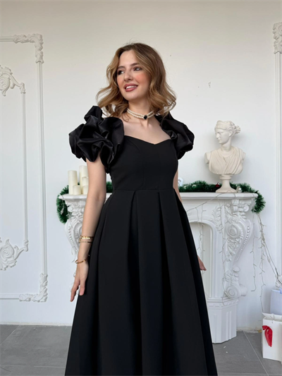 Kalp Yaka Pileli Etek Siyah Prenses Kesim Abiye Elbise