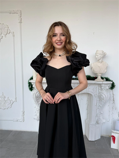 Kalp Yaka Pileli Etek Siyah Prenses Kesim Abiye Elbise