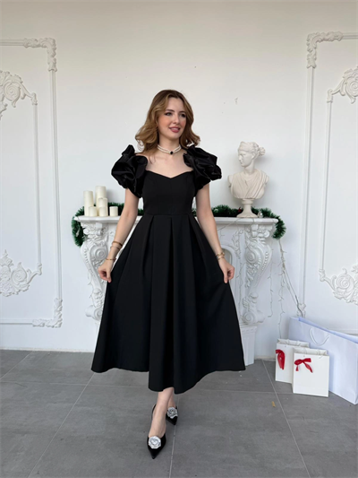 Kalp Yaka Pileli Etek Siyah Prenses Kesim Abiye Elbise