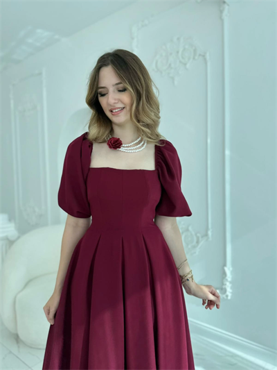 Kare Yaka Balon Kol Çan Etekli Bordo Elbise