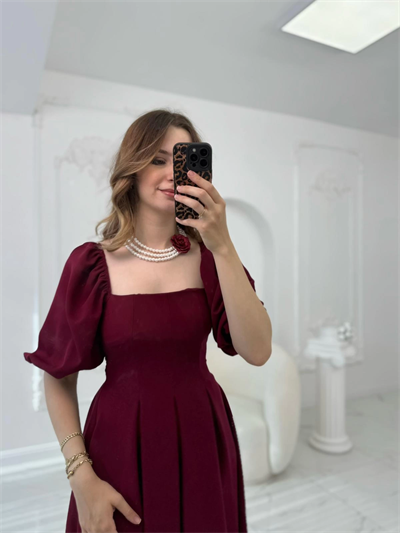 Kare Yaka Balon Kol Çan Etekli Bordo Elbise
