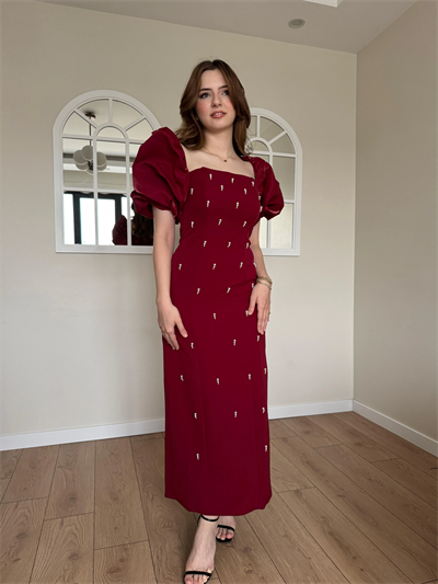 Kare Yaka Maxi Boy Taş Detaylı PERA Bordo Elbise